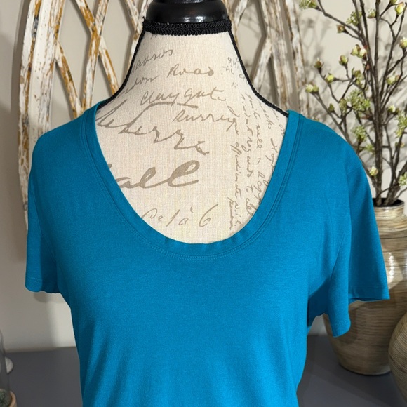 Banana Republic Timeless Tees set of 2 - Picture 8 of 10